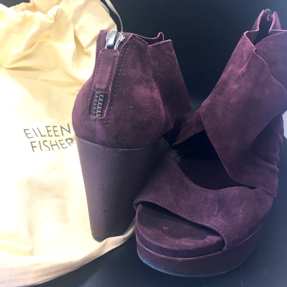 Rich burgundy platform wedges. Like new. Comes w shoe bag pictured.